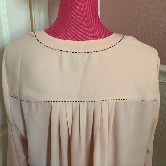 Lane Bryant Nude/Blush V-neck Long Sleeved Blouse, size 14/16, black accent - Picture 4 of 8